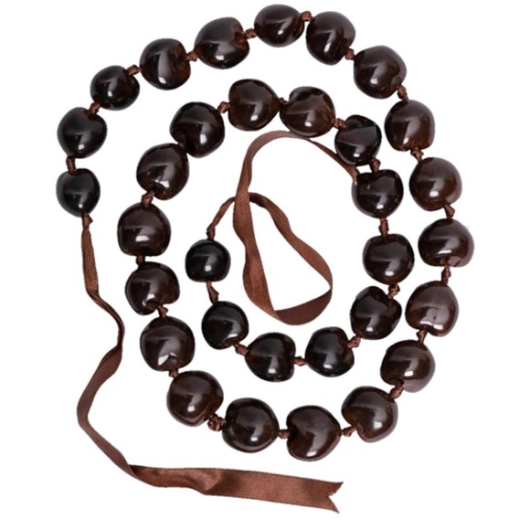 YVES SAINT LAURENT - (Attributed to)
Necklace of lacquered shell pearls - Picture 4 of 8